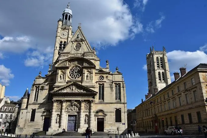 Convivial Et Chaleureux Pres De Notre-dame Lägenhet Paris